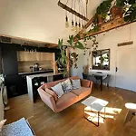 Cozy Apartment In A Quiet Alley